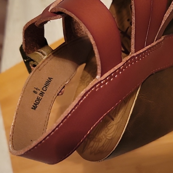 Women's Brown Wedge Sandals - Picture 4 of 6